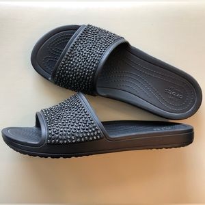 CROCS Sloane Embellished Slides 🖤
